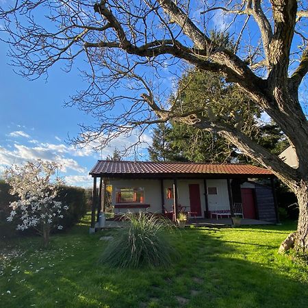 Mobilhome Sous Chalet En Bois A La Ferme Josnes Bagian luar foto