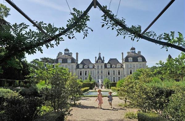 Mobilhome Sous Chalet En Bois A La Ferme Josnes Bagian luar foto