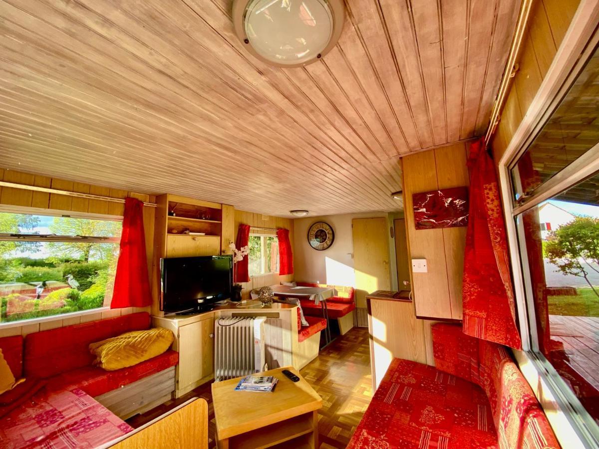 Mobilhome Sous Chalet En Bois A La Ferme Josnes Bagian luar foto