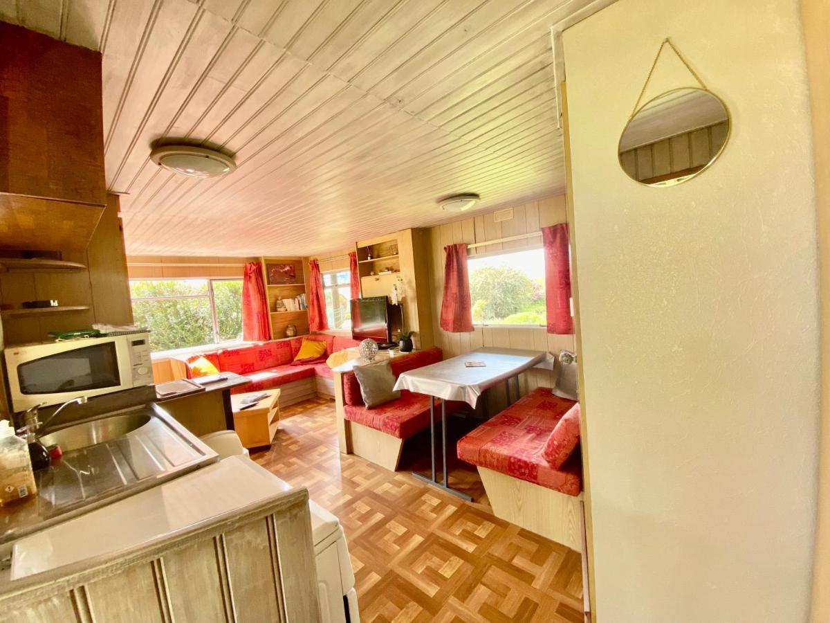 Mobilhome Sous Chalet En Bois A La Ferme Josnes Bagian luar foto