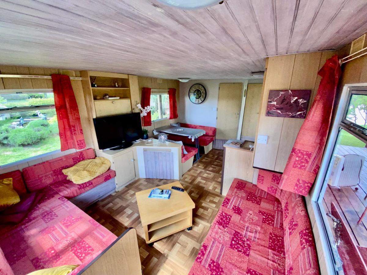 Mobilhome Sous Chalet En Bois A La Ferme Josnes Bagian luar foto