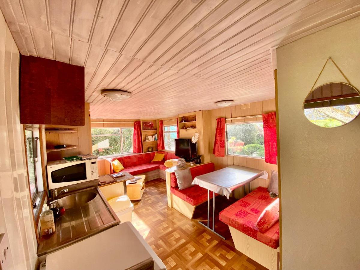 Mobilhome Sous Chalet En Bois A La Ferme Josnes Bagian luar foto